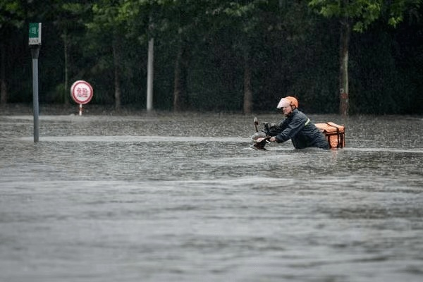 郑州暴雨死亡6000人是真的吗（郑州暴雨死亡人数真实吗）